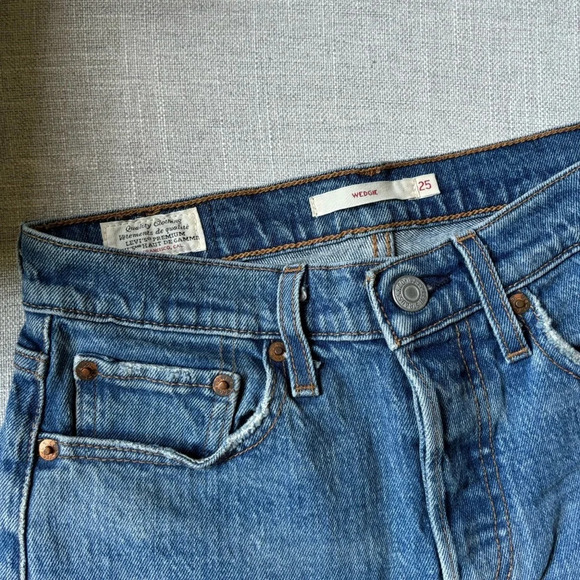 Levi’s Wedgie Icon Fit Denim Jeans Size  25 These Dreams Medium Blue Wash - Picture 4 of 8